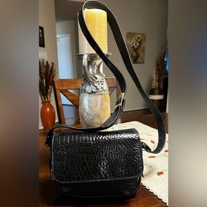 Elegant Black Leather Crocodile-Embossed Women's Bag